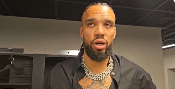 狄龙:持球压迫做得不错 训练中很多东西在比赛里得到了成功转化