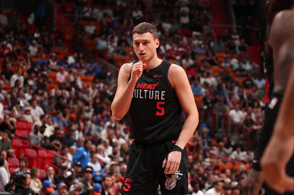 Shams:热火与约维奇达成4年6240万全额保障的提前续约!