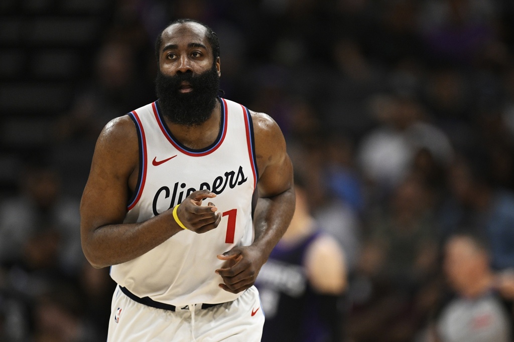 哈登:以前有的球员为合同或名声打球 现在快船的11个人统一战线