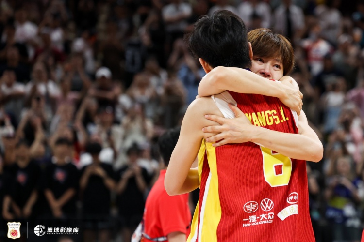 媒体人:中国女篮高命中率彰显二次集训成果 但目前换血进度偏慢