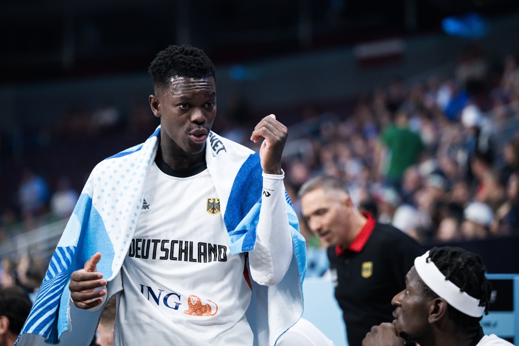 斯洛文尼亚主教练谈德国:他们现在是最大热门 1/4决赛会很精彩