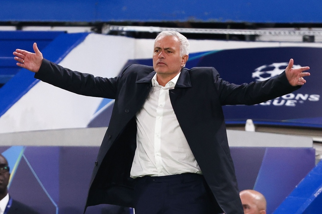 即将交手!波尔图主帅回应穆帅负蓝军后言论:赢球才值得被讨论